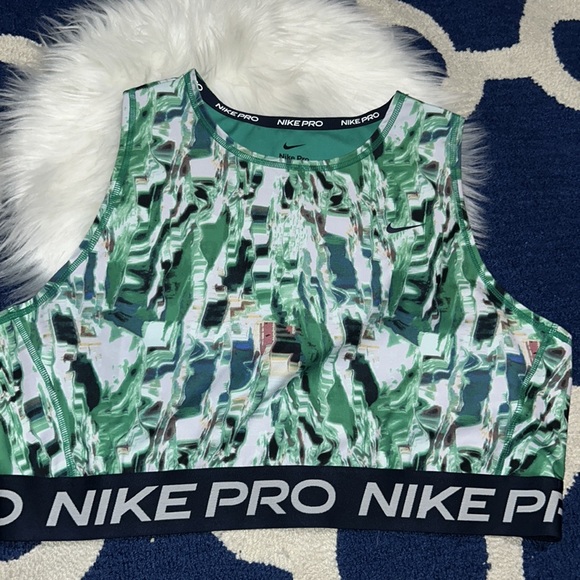 Nike Pro Women's Dri-FIT bra - Picture 3 of 7